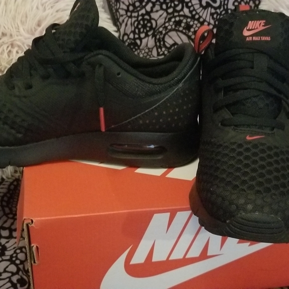 Nike Tavas (SOLD) - Picture 3 of 7
